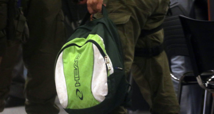 Ex carabinero confesará en juicio por fraude cómo entregó a oficial $100 millones en una mochila