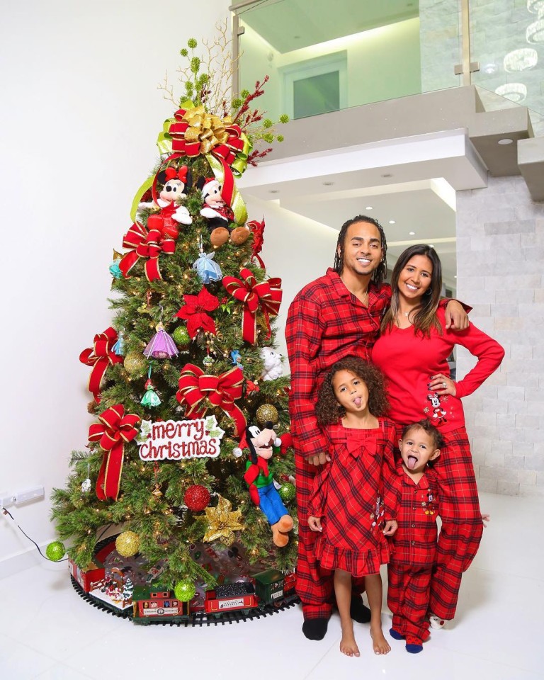 Faceta familiar: Ozuna revolucionó redes con adorable postal junto a sus hijos y esposa | Tv y