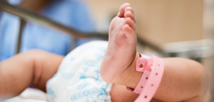 Estricta dieta vegana dejó a bebé de 19 meses con severa desnutrición: no hablaba ni gateaba