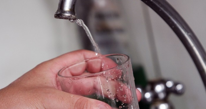 Sé responsable: 9 tips para que no suba tu cuenta del agua con la nueva tarifa de punta