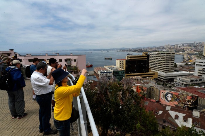 Cualquiera tendría miedo: las advertencias de otros países a turistas que viajen a Chile