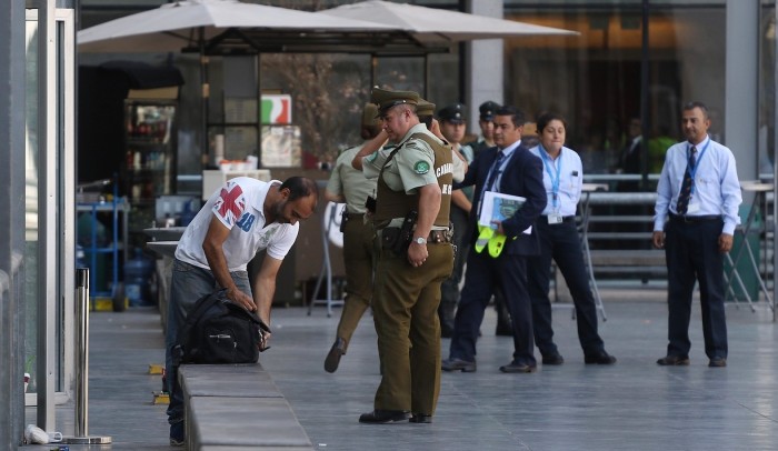 No era bomba: la inocente historia de mochila abandonada que generó caos en Centro de Justicia