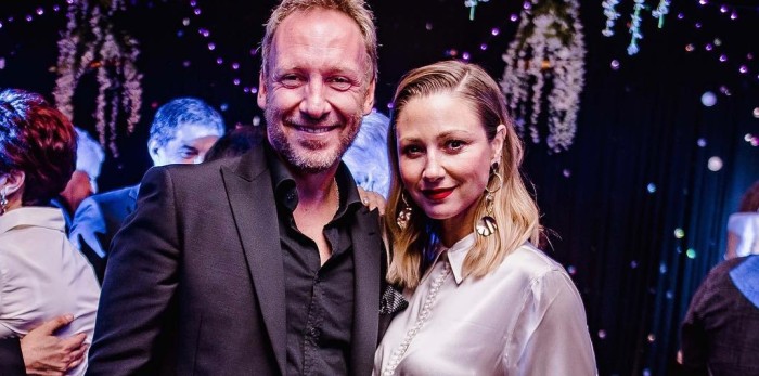 Pareja de Martín Cárcamo comparte tips de maquillaje en la web: ha trabajado con conocidos rostros