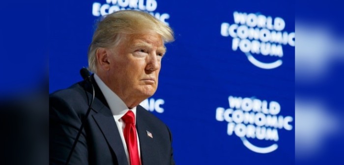 Dejan en evidencia retoque digital en fotografías de Donald Trump: rejuveneció y se alargó los dedos