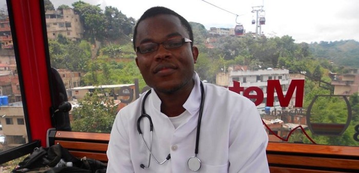 Médico haitiano se convirtió en héroe tras accidente en Máfil: rescató a 4 personas