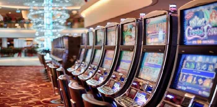 Mujer abandonó a su hijo de 9 años por ir al casino