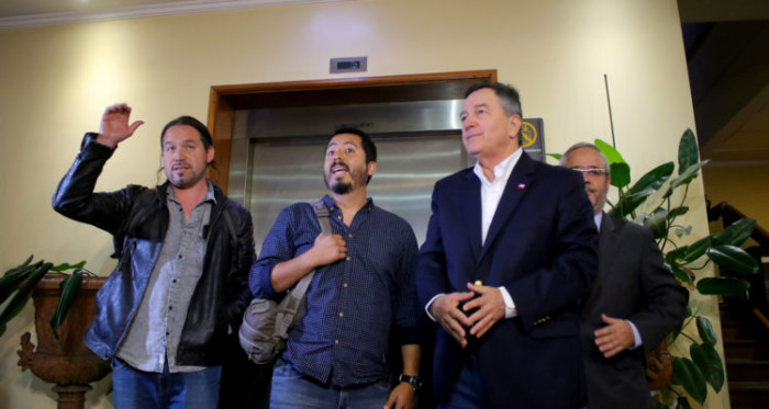 Equipo de prensa de TVN detenido en Venezuela llegó a Chile: 