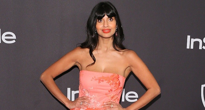 Actriz se atrevió con impensado 'truco' para no pasar frío en los Globos de Oro y nadie lo notó