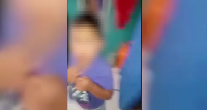 Dictan orden de alejamiento contra madre que grabó video golpeando a su hijo de 4 años