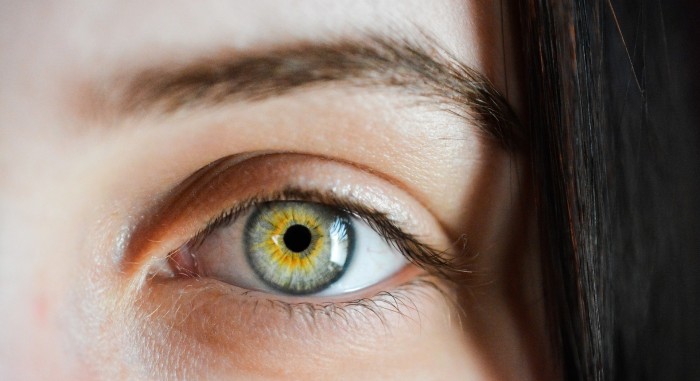 Usted no lo haga: experta revela el error más grande y común a la hora de depilar las cejas