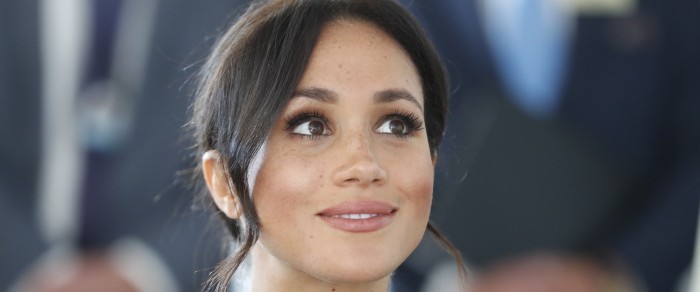 El colorido look con el que Meghan Markle desafió la sobriedad y que antes fue usado por Lady Di
