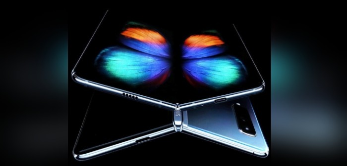 Igual que un libro: Samsung presentó su nuevo y sofisticado celular plegable con 6 cámaras