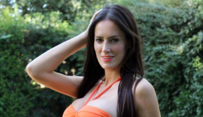 Engañó a sus fans: Adriana Barrientos cambió su vestido y apostó por el amarillo en Gala de Viña