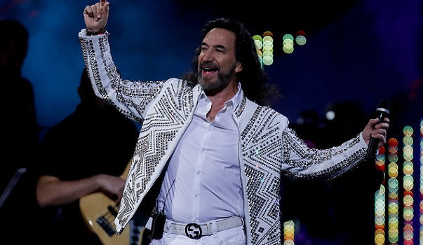 Siguieron sus pasos: Marco Antonio Solis invitó a sus hijas a cantar con él en escenario de Viña