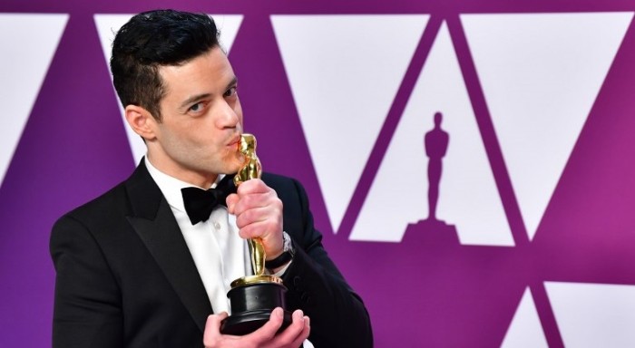 'Compró' el escenario: la caída de Rami Malek en los Óscar que incluyó hasta personal de emergencia