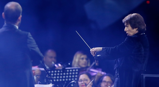 Raphael sufrió impasse que retrasó inicio de su show en Viña: olvidó su vestuario en el hotel