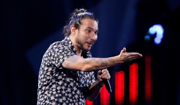 Felipe Avello ofreció disculpas por bromas al Hotel O’Higgins en su show en Viña: “Fue un homenaje”