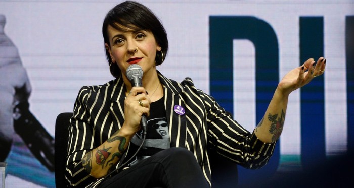 Jani Dueñas se molestó con la prensa en su regreso a los escenarios tras Viña: 