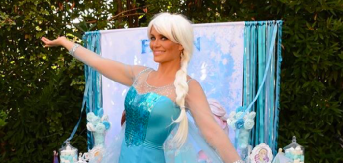 El cosplay de Kenita Larraín: se disfrazó de Princesa Elsa en el cumpleaños de su hija