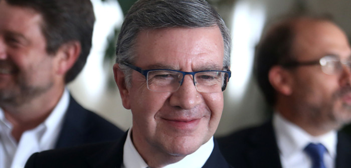 El error de Joaquín Lavín en Twitter que desató bromas: lanzó misterioso texto que terminó borrando