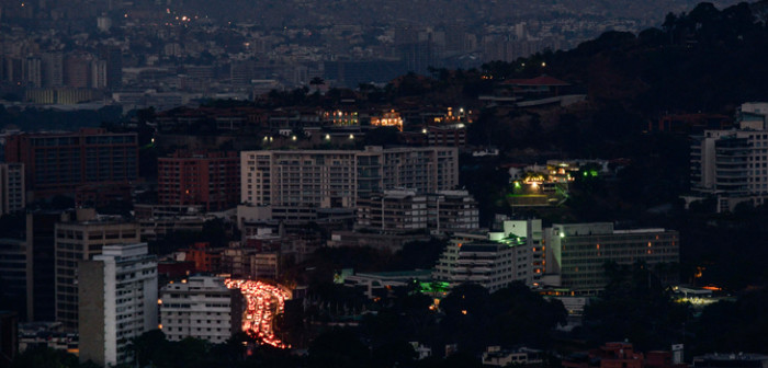 Masivo apagón en Venezuela cumple tres días: 15 personas han muerto tras no poder recibir diálisis