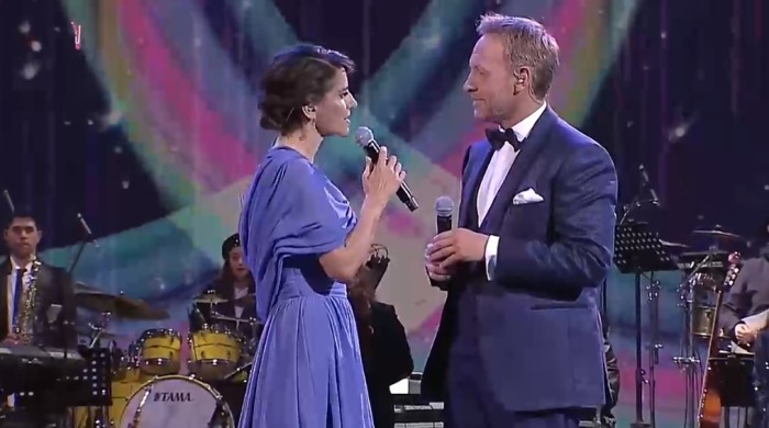 Animadores de Viña sellaron última noche de festival con tiernas dedicatorias y romántico beso