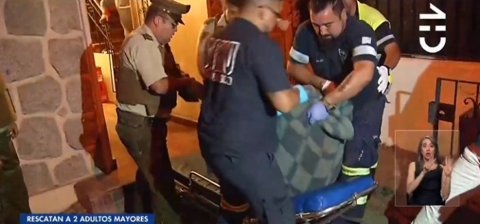 Completamente abandonados: rescatan a abuelitos en estado de desnutrición desde casa en Viña del Mar