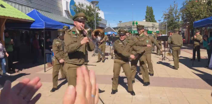 El hilarante baile estilo Fortnite de Carabineros para conmemorar el Día de la Mujer en Aysén