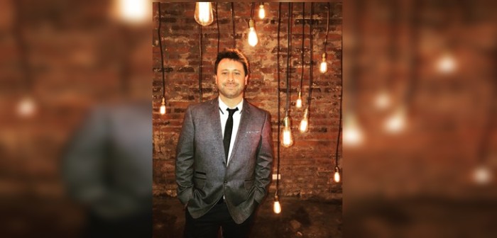 Con un babero gigante: Christian Herren presentó con adorables postales a su hijo reción nacido