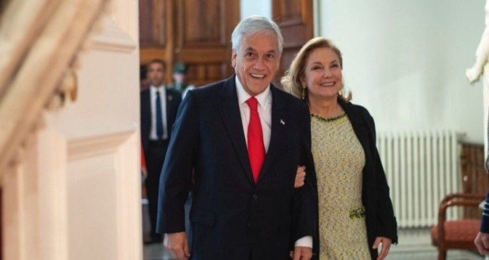 ¿Mala broma? Presidente Piñera recordó el día en que Cecilia Morel lo 'despertó con un combo'