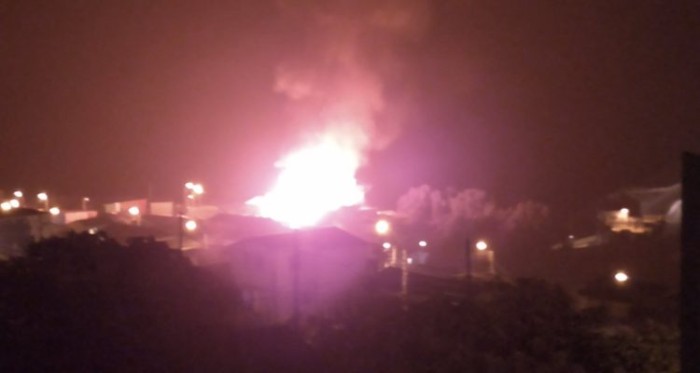 No logró escapar: hallan muerto a adulto mayor tras voraz incendio en viviendas de Valparaíso