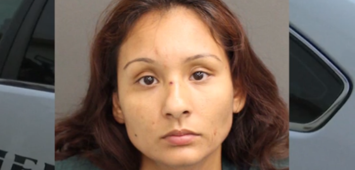 Madre habría matado a puñaladas a su hija: creía que tenía relaciones sexuales con hombres mayores