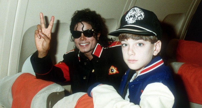 A propósito de Leaving Neverland: experta explica las señales que pueden presentar víctimas de abuso