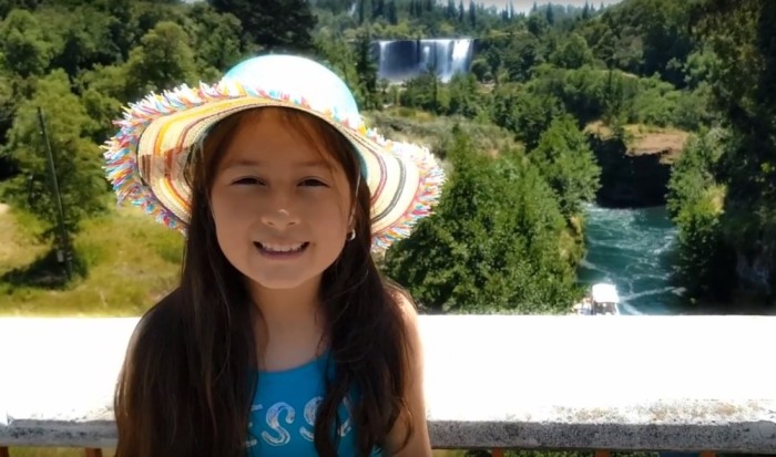 Isabella, la pequeña “youtuber” chilena que se luce enseñando a cuidar los parque nacionales