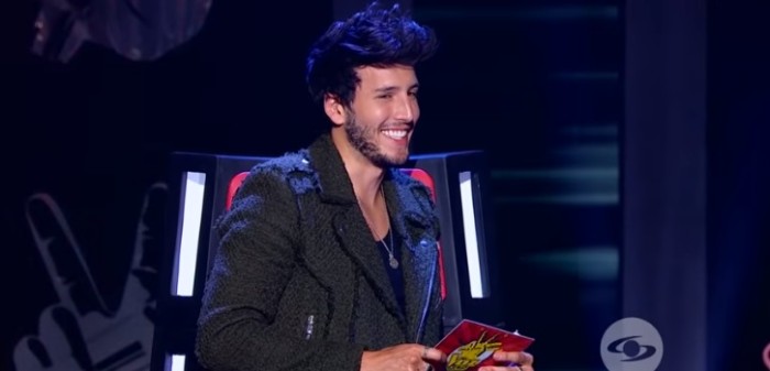 ¿Fue a propósito? La sorpresiva caída de Sebastián Yatra junto a participante de 'La Voz Kids'