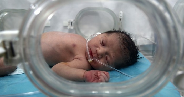 Mujer estadounidense tras dar a luz a bebé de 7 kilos: 