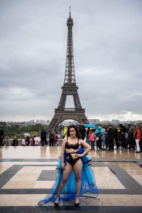 mujeres plus size desfilan en Francia