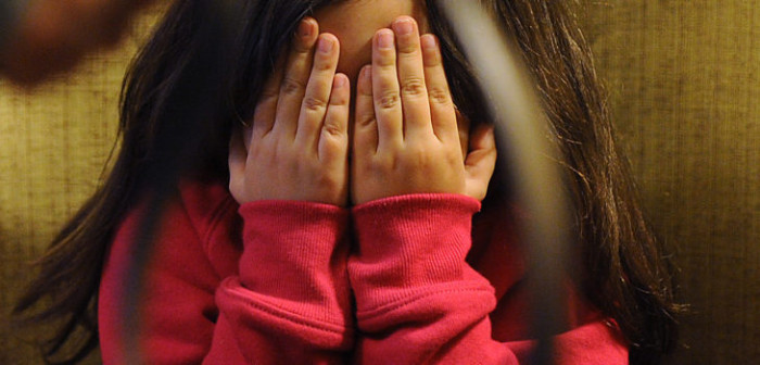 La manipulaba con dulces: madre que abusó sexualmente de su hija de 5 años recibió 10 de cárcel