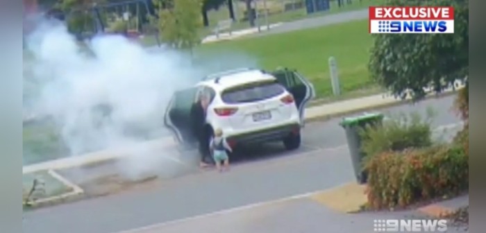 Registran increíble hazaña de madre que rescató a sus hijos antes que su vehículo se incendiara