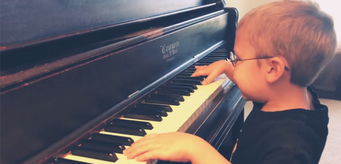 Interpretación de ‘Bohemian Rhapsody’ por niño de 7 años con discapacidad visual se vuelve viral