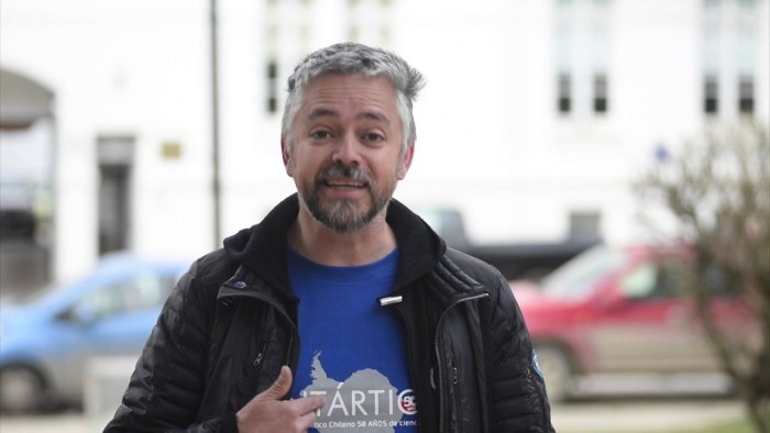 Teletón suspendió actividad con Baradit tras funa por redes: el escritor lanzó sentido mensaje