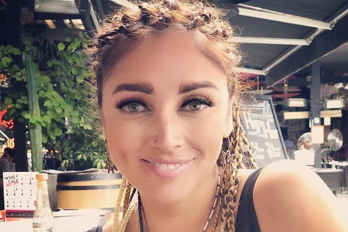 Carolina Molina aclaró (irónicamente) cuál es su edad tras asegurar en La Voz de México que tiene 29