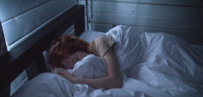 especialista aclara mitos para dormir bien