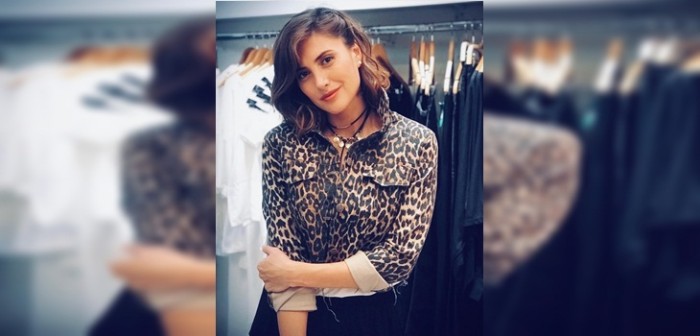 Karen Bejarano sorprendió a seguidores con faceta religiosa: compartió foto cantando en iglesia