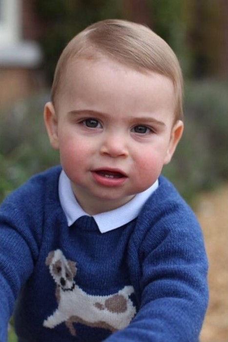William y Kate comparten nuevas fotografías de su hijo Louis en vísperas de su primer cumpleaños