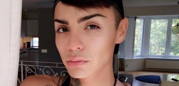 Leo Méndez ironiza con comentarios sobre supuestos retoques estéticos en su rostro