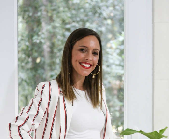 Maly Jorquiera posa desnuda para Revista Viernes