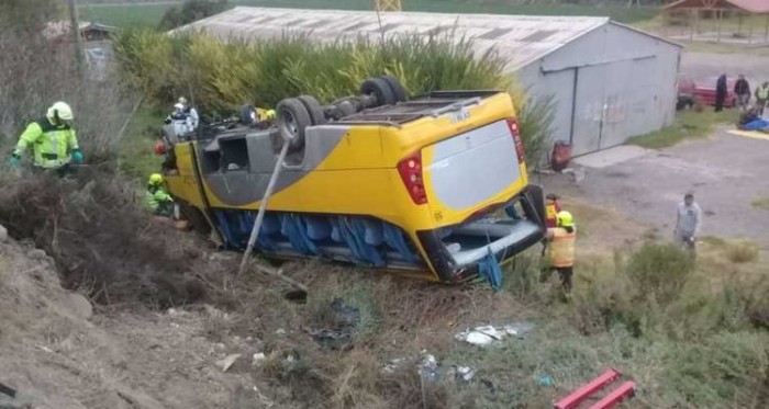Grave accidente en Ovalle: microbus volcó y dejó al menos 10 personas en estado grave