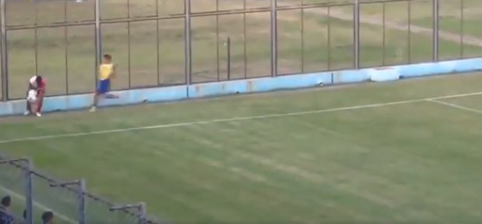 Patada voladora de pasapelotas a jugador en torneo amateur en Argentina desata carnaval de golpes