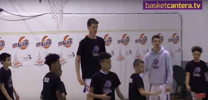 Tiene 13 años y mide 2,18 metros: El basquetbolista del Real Madrid que genera debate en España